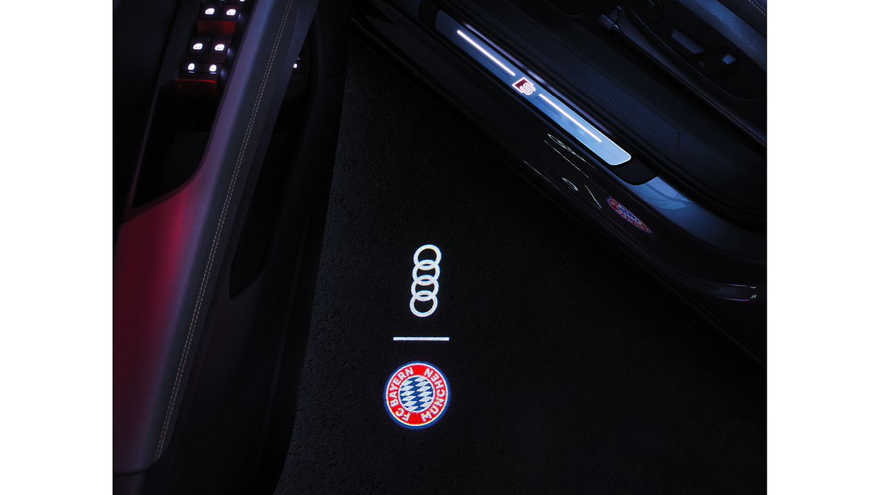 LED d'accès logo FC Bayern et anneaux Audi, sur les modèles avec éclairage de seuil à LED