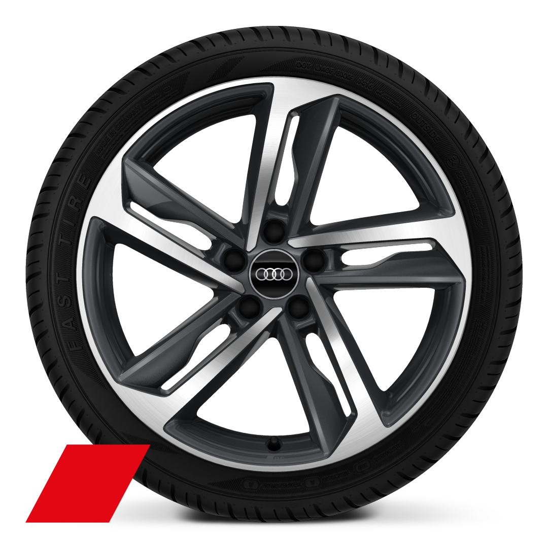 Audi Sport 鑄造鋁合金輪圈搭配 215/45 R17 輪胎