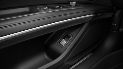 Electric opening and closing boot lid with gesture control