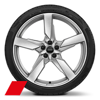 Audi Sport 21 吋 5 輻式多邊形設計鑄造鋁合金輪圈，搭配 255/40 R21 輪胎