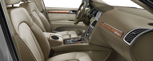 Q7 Interior Colors Leather Seating Surfaces In Cardamom Beige Interior Beige Interior Colorful Interiors Audi