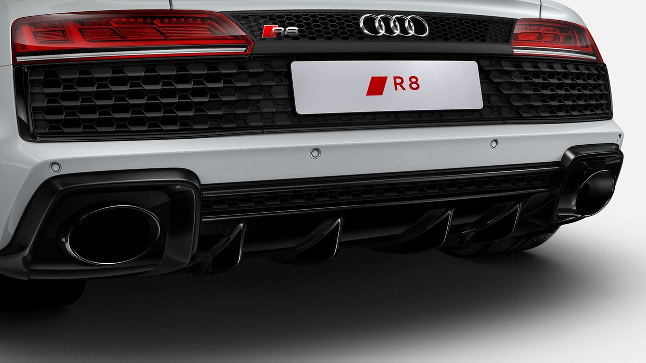 Dual-branch design with gloss black trapezoidal tailpipe trims