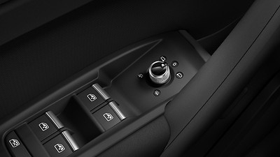 Electrically adjustable front seats, including memory function for the driver&apos;s seat