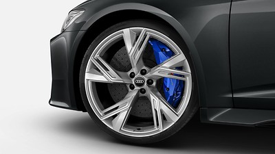 RS ceramic brake system with brake callipers in blue
