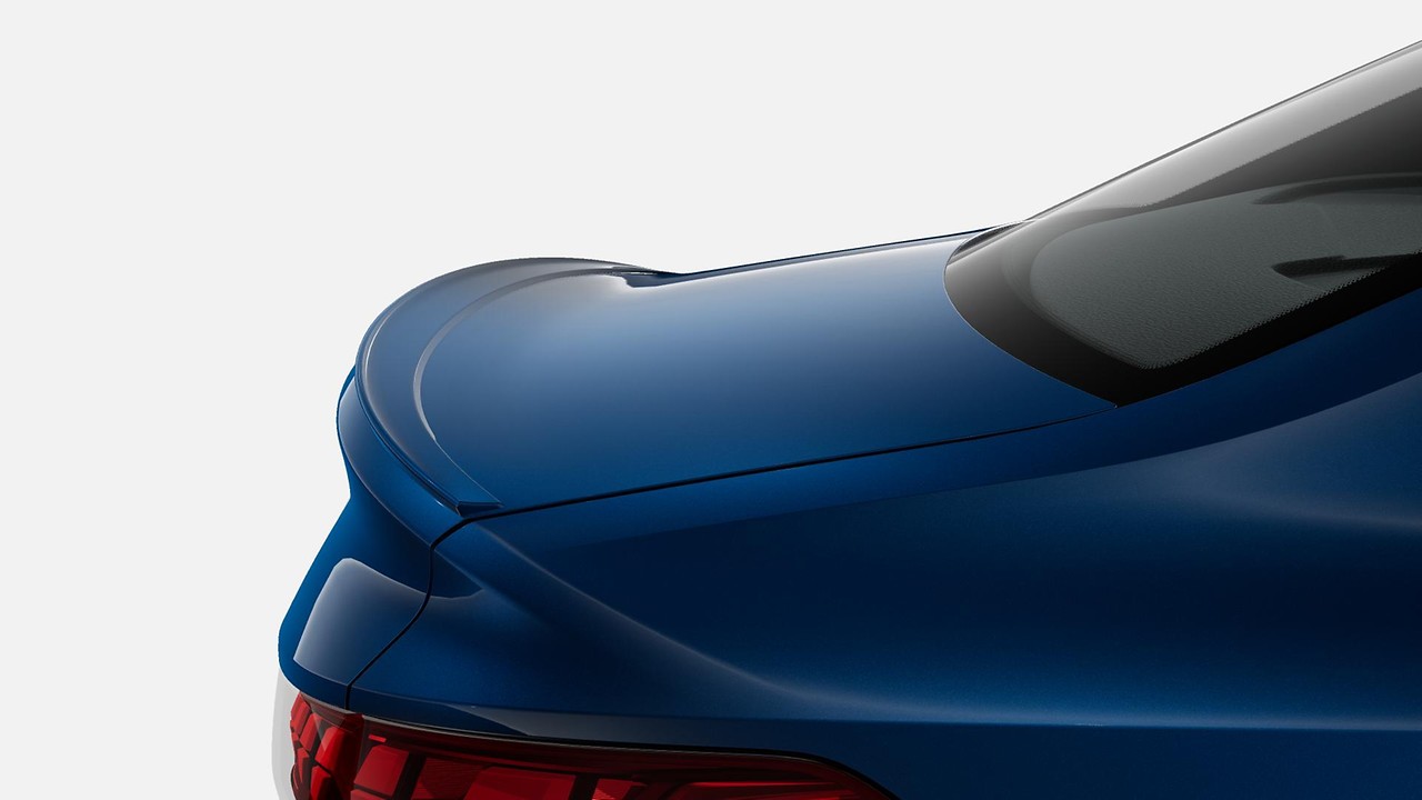 Body-colored rear spoiler