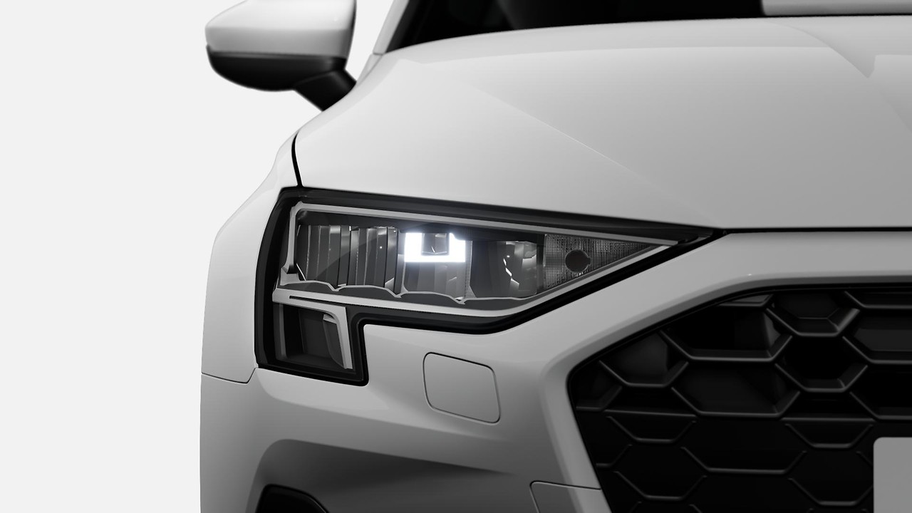 LED headlights with LED daytime-running light. Halogen lights in the rear