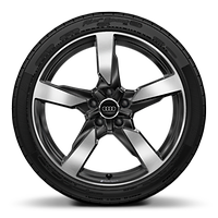 5-arm Polygon design wheels with polished black anthracite finish, size 9J x 19, with 245/35 performance tires