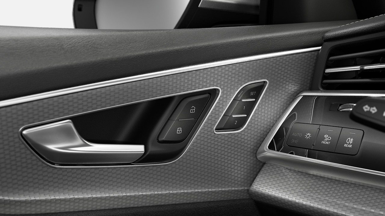 Front seats, electrically adjustable with memory functions for driver and passenger