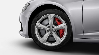 Disc brakes in front, 18-inch, brake calipers painted in Red (ECE)