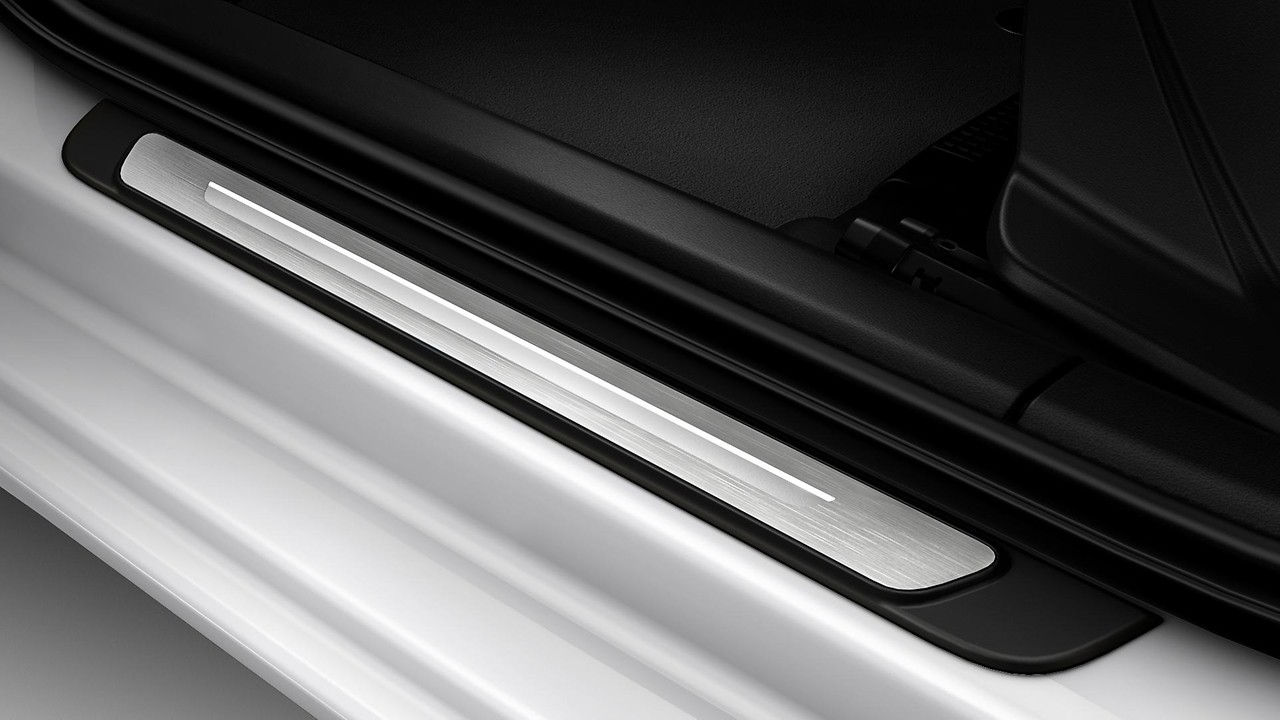 Door sill trims with aluminum inlays, front, illuminated