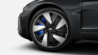 Ceramic Brakes with calipers in blue