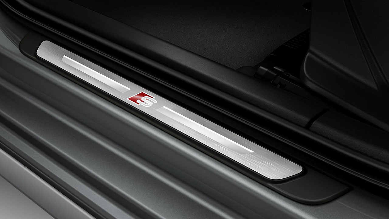 Door sill trims with aluminum inlays, front, illuminated, S logo