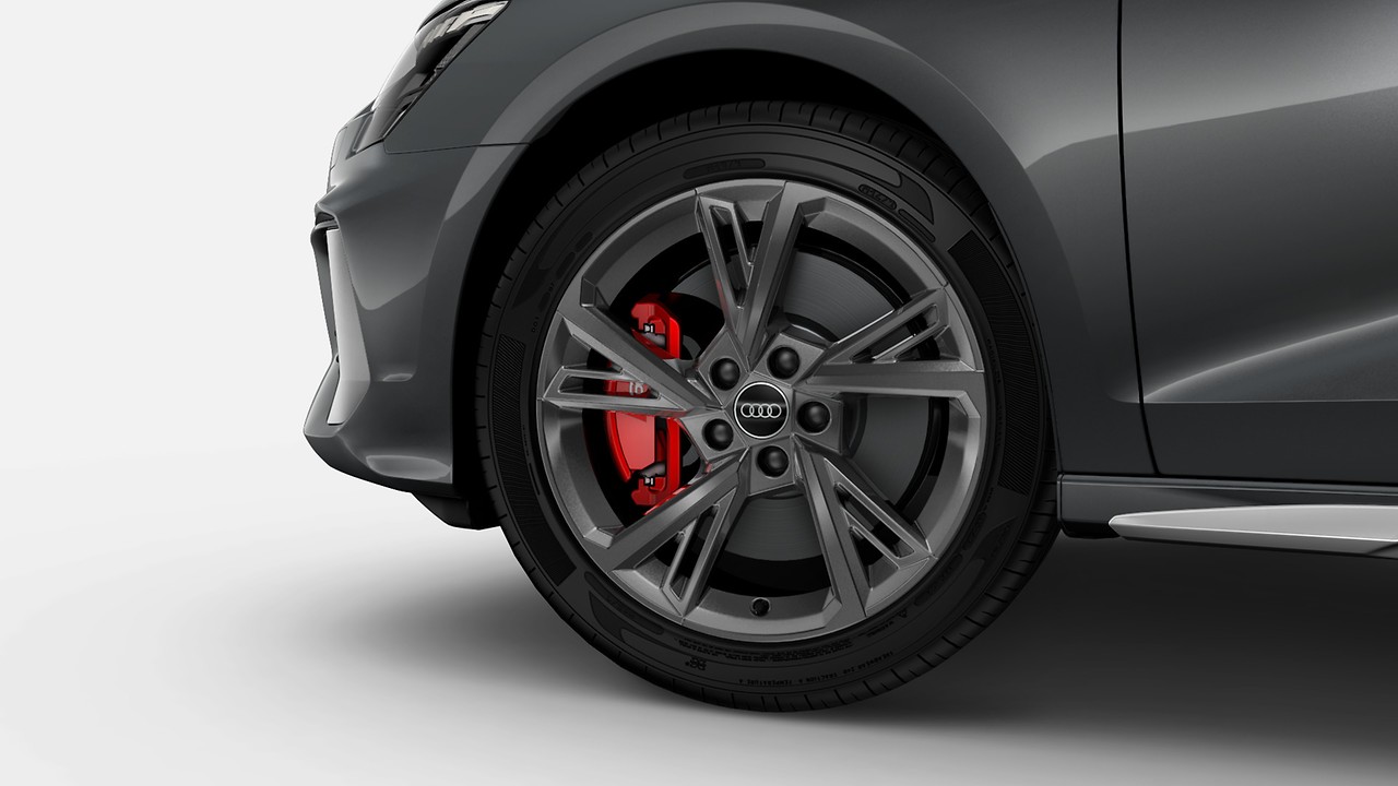 Disc brakes in rear (red)