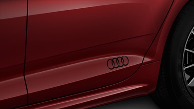 Alerón de cajuela y carcasas de los retrovisores en carbono + sticker aros Audi en puertas traseras