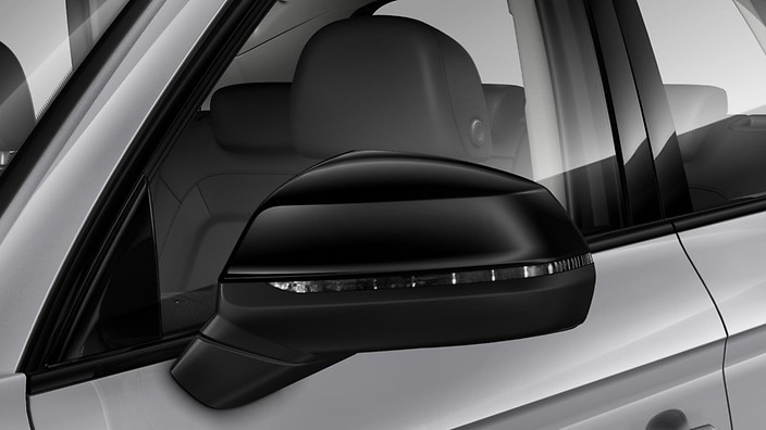 High-gloss black exterior mirror housings