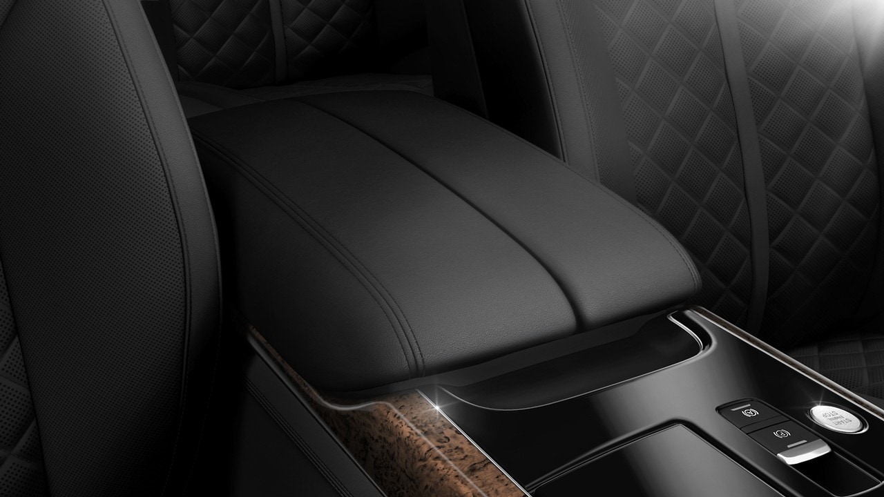 Front centre armrest