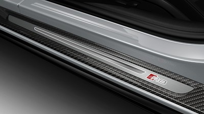 Molduras estriberas en carbono brillante con inserto de aluminio iluminado Audi exclusive