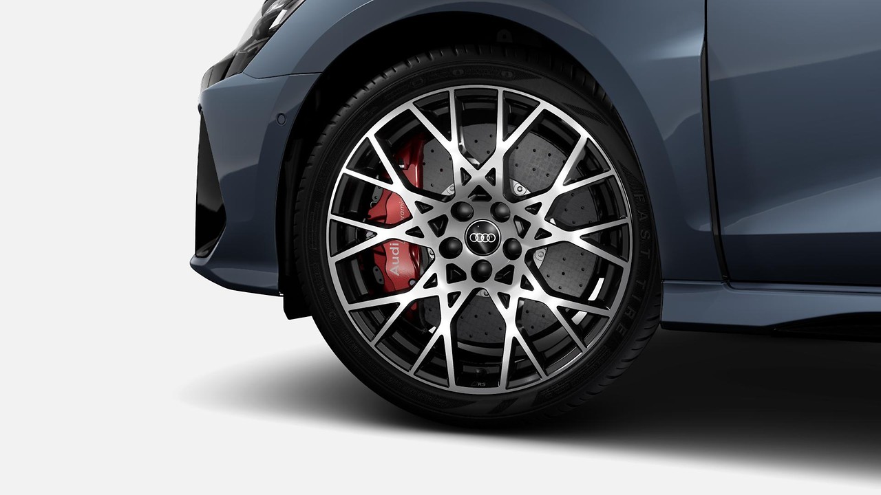 RS ceramic brake system with brake calipers in Red