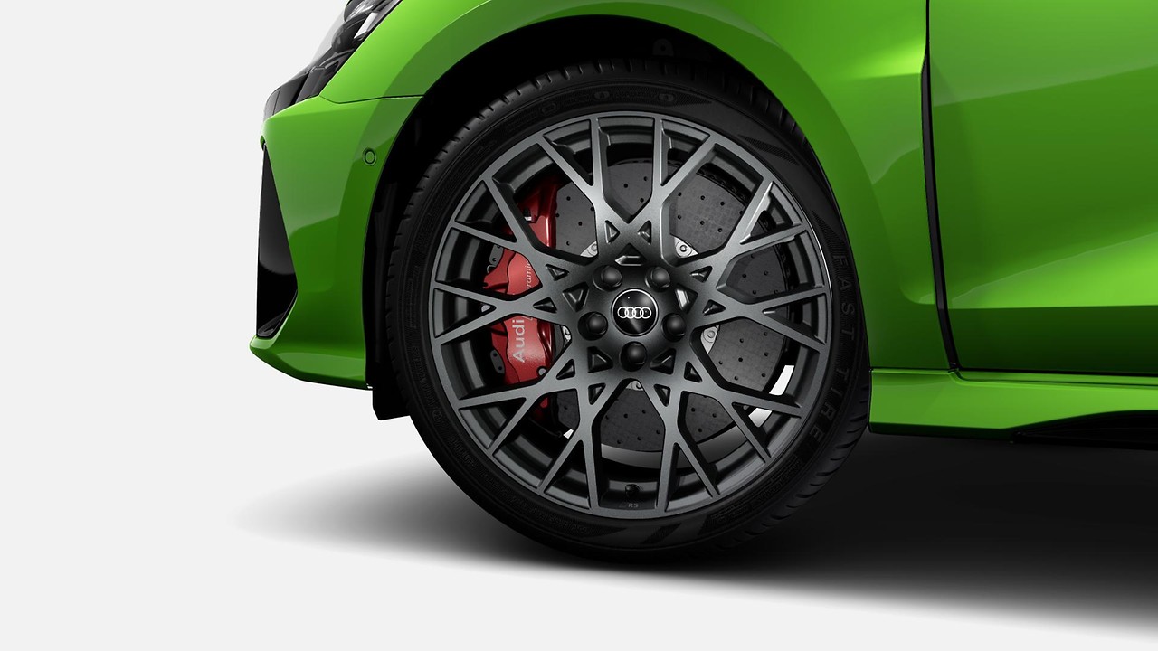 RS ceramic brake system with brake calipers in Red