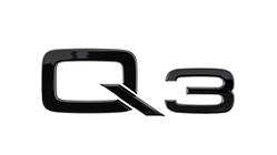 Denominación de modelo parte trasera color negro, "Q3"
