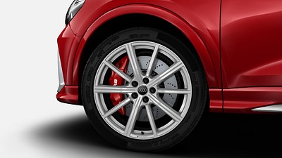 Pinze dei freni verniciate in rosso con logo RS all&apos;anteriore