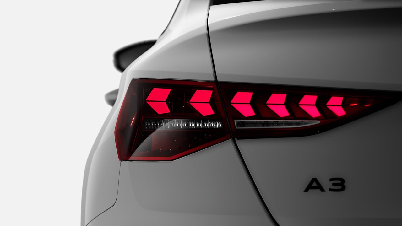 LED rear lights with dynamic light sequencing and dynamic turn signal