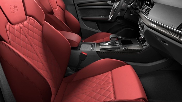 Fine Nappa leather with diamond stitching
