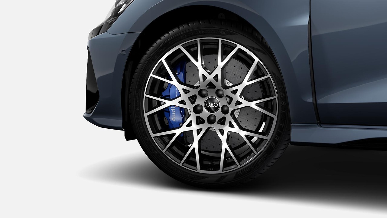 RS ceramic brake system with brake calipers in Blue