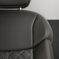 Pelle - Pelle Valcona con trapuntatura a rombi, rivestimento sedili: Marrone Sarder-Marrone Sarder-Grigio Acciaio, cruscotto: Nero-Nero, moquette: Nero, cielo: Argento Pastello