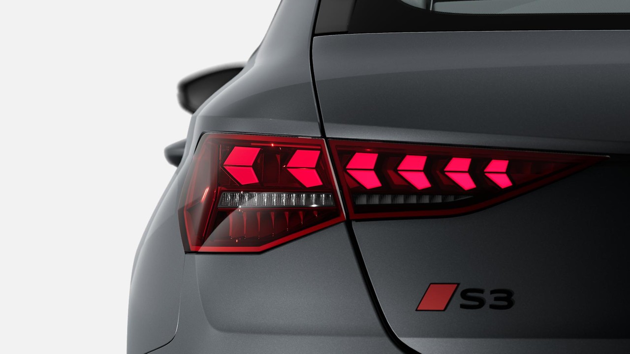 LED rear lights with dynamic light sequencing and dynamic turn signal