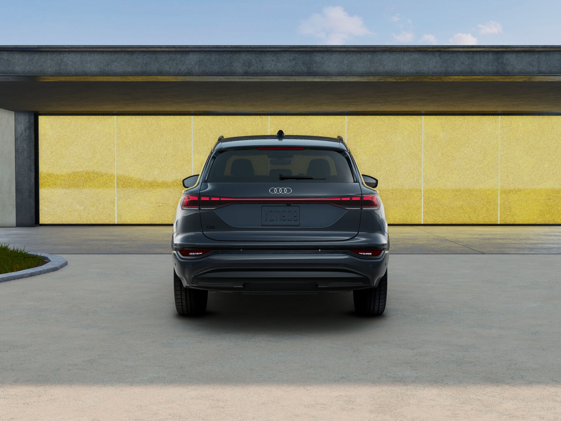 Amazon | △超希少！白！AUDI 特注！1/18 アウディ NEW Q6 SUV