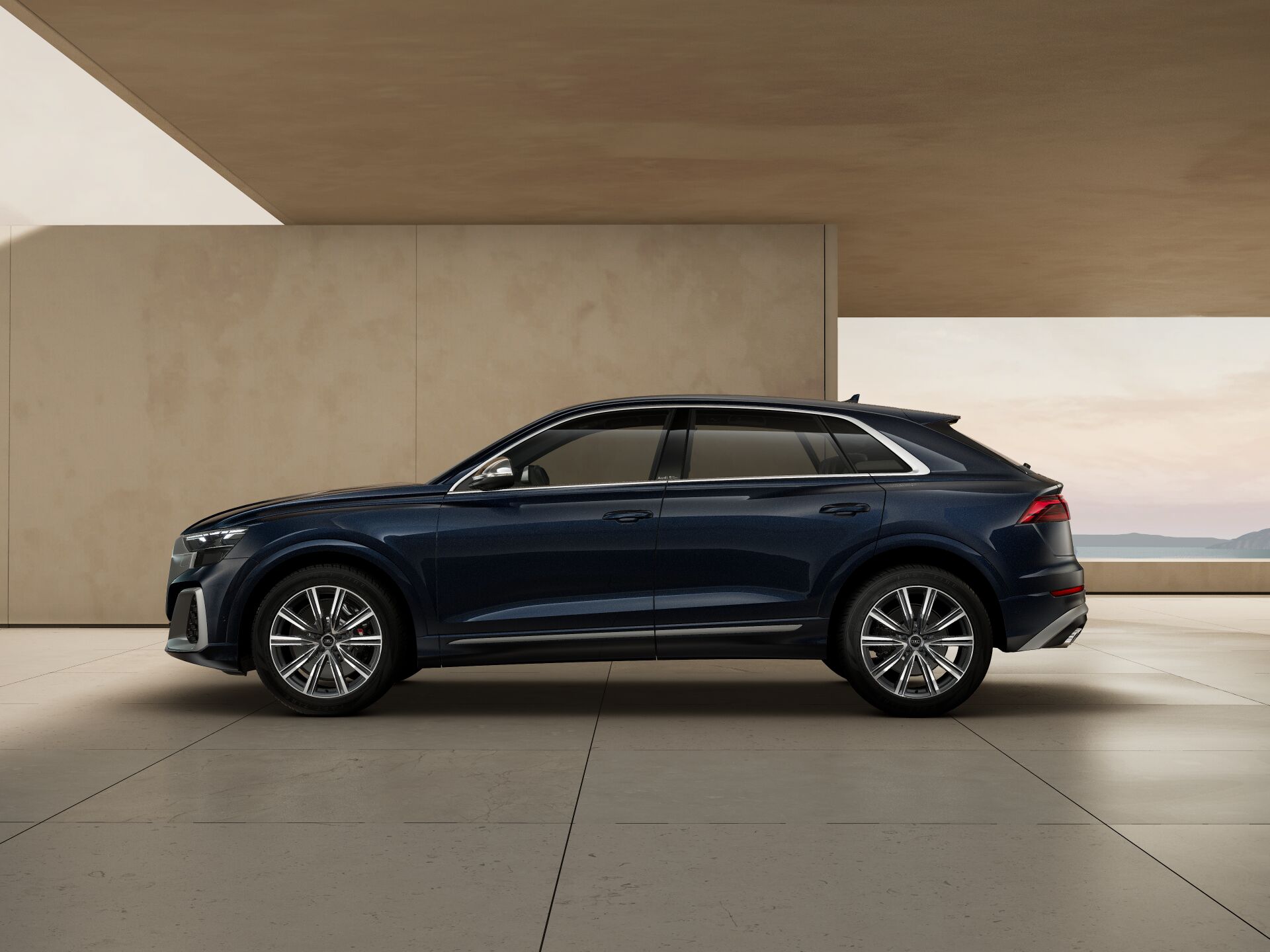 SQ8 SUV 4