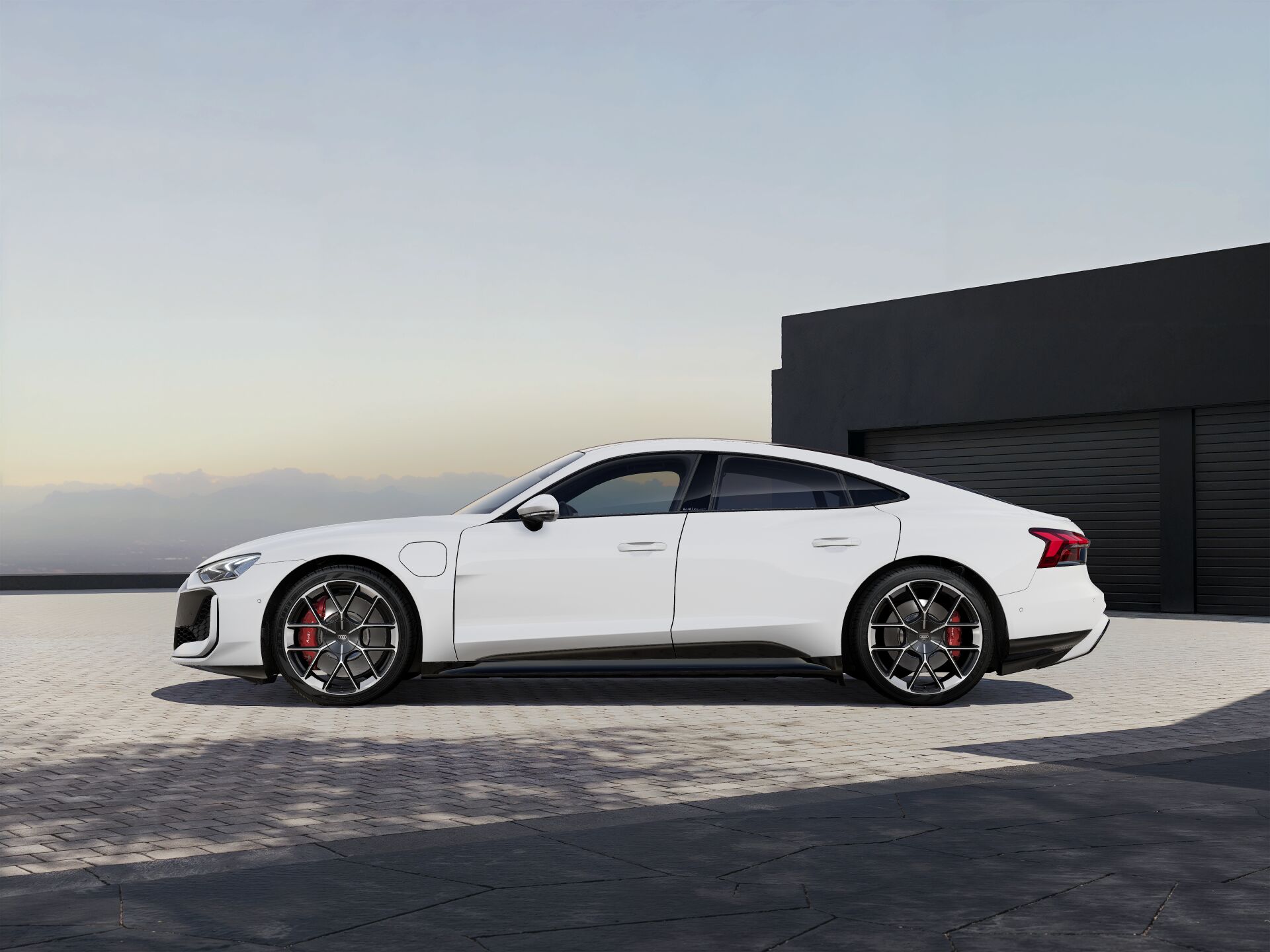 Nouvelle RS e-tron GT EXTERIOR-PARALLEL-SIDE