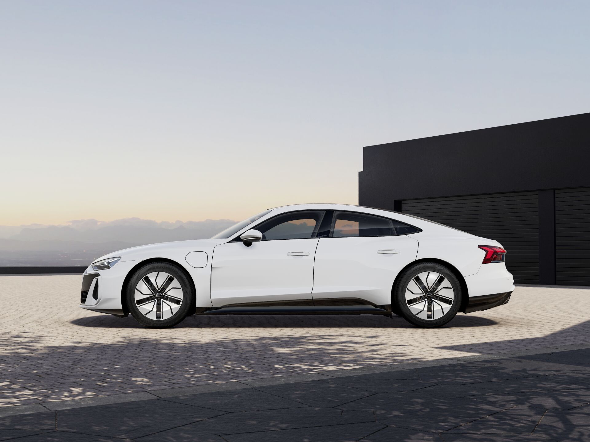 e-tron GT quattro EXTERIOR-PARALLEL-SIDE