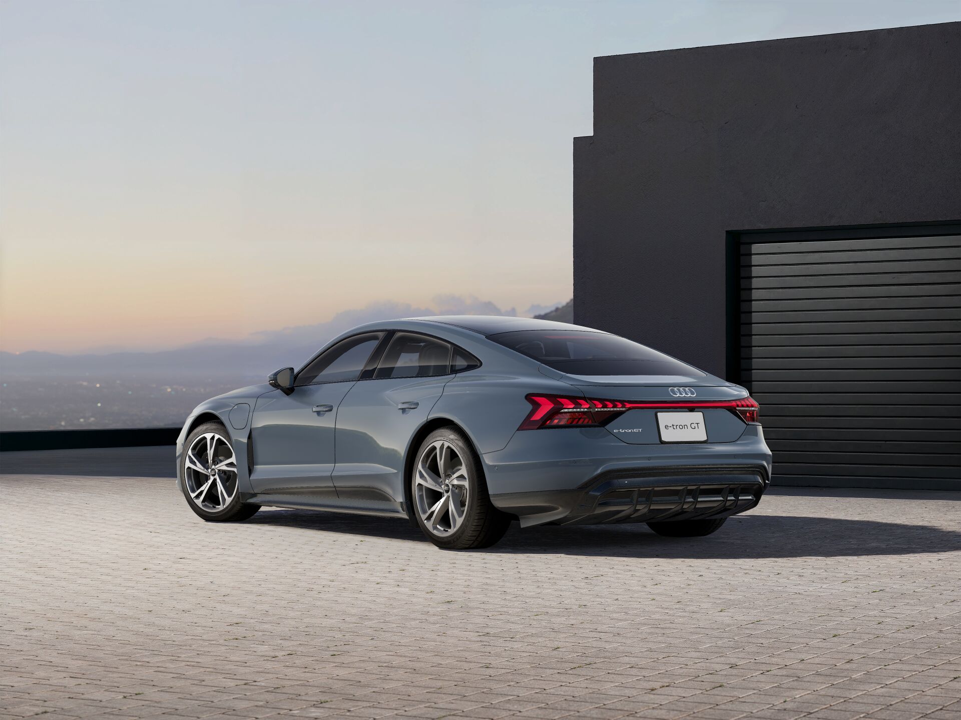 新品　Audi e-tron GT Grand Touring in Japan Audi e-tron GT > All Models > アウディジャパン