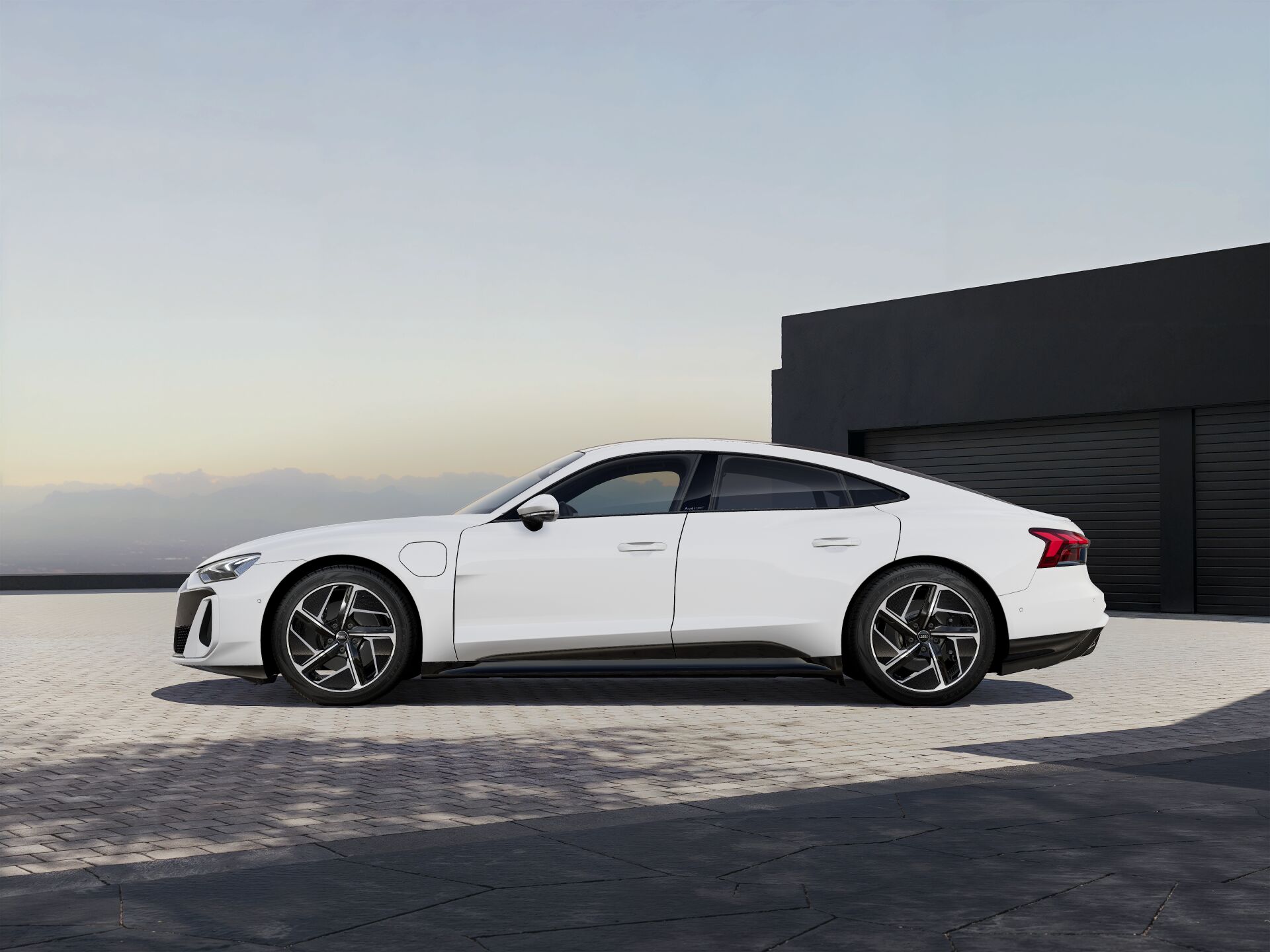 Nouvelle e-tron GT quattro EXTERIOR-PARALLEL-SIDE