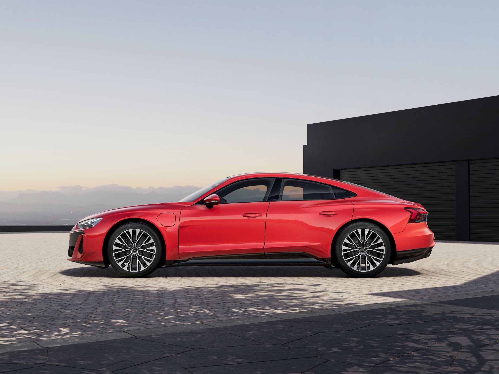 S e-tron GT EXTERIOR-PARALLEL-SIDE