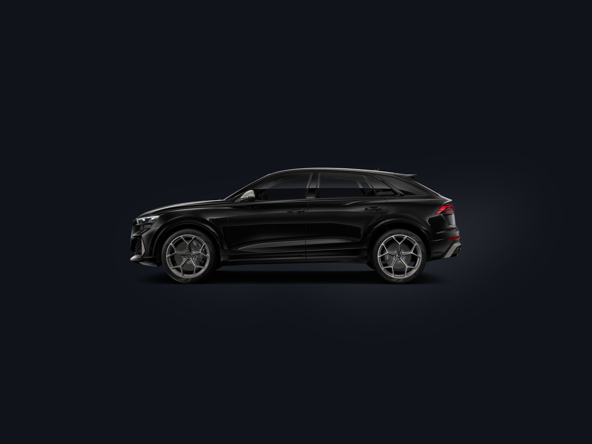 RS Q8 Performance side