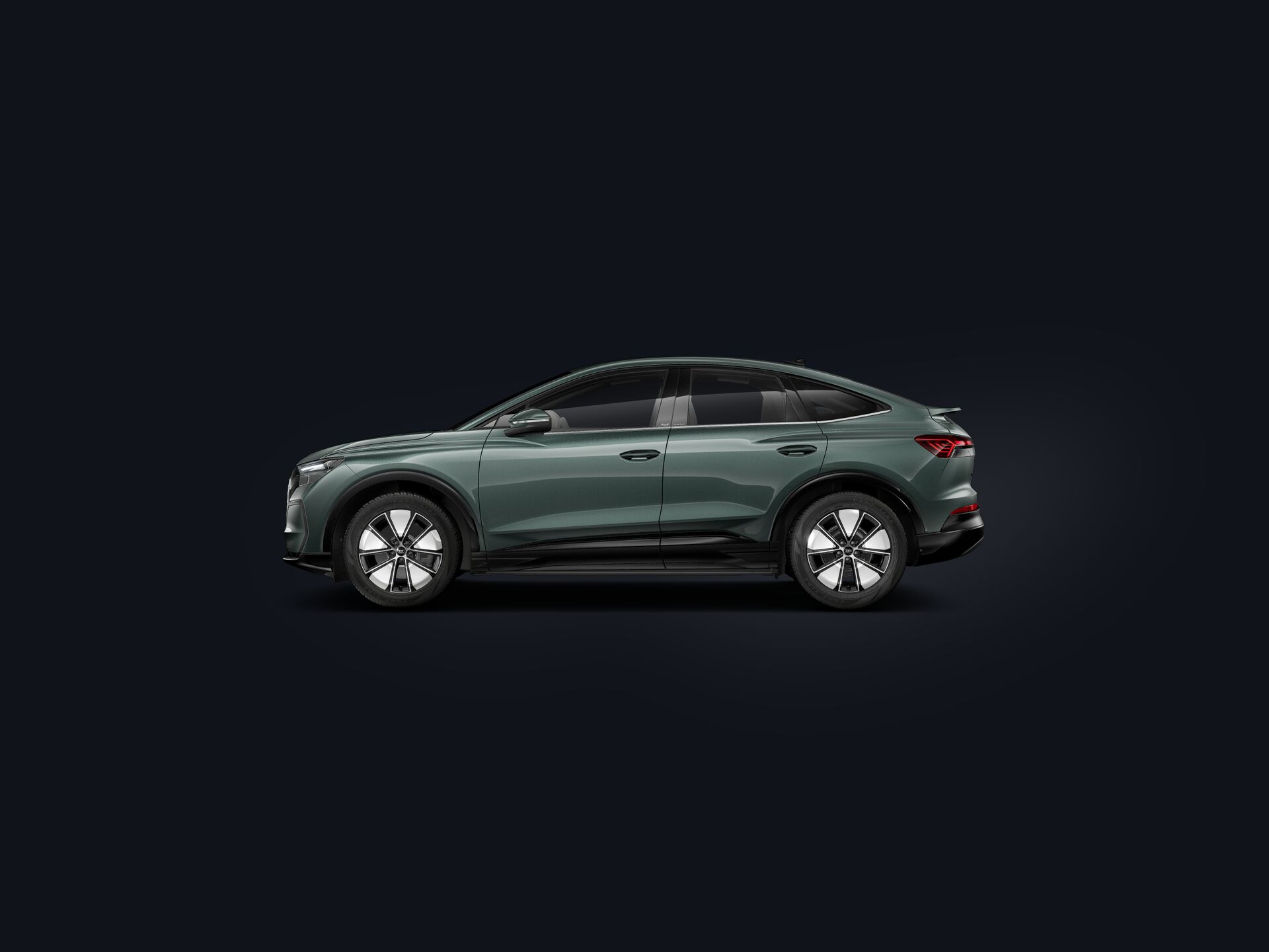 Q4 Sportback e-tron side