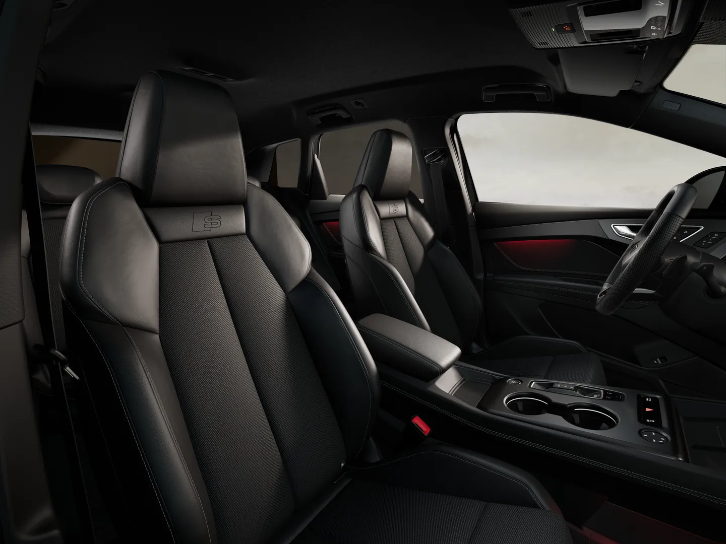Audi Q4 SUV e-tron e-tron quattro 220 kW in Vordersitze Ansicht