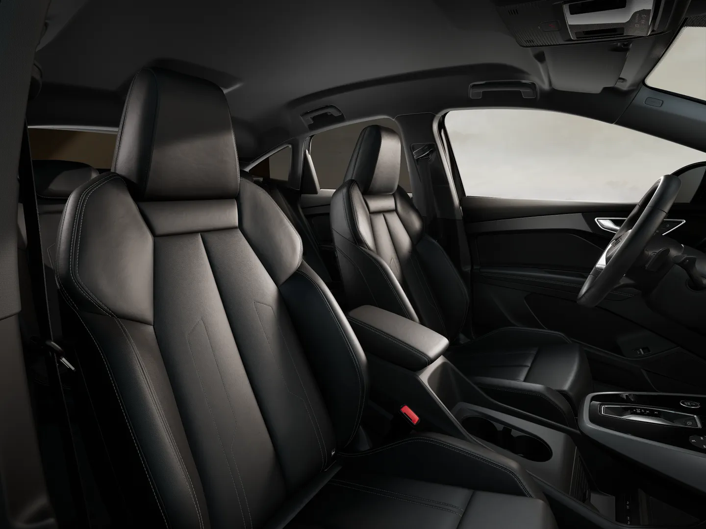 Zdjęcie Audi Q4 Sportback e-tron 45 e-tron 210,00 kW – Ujęcie: przednie fotele