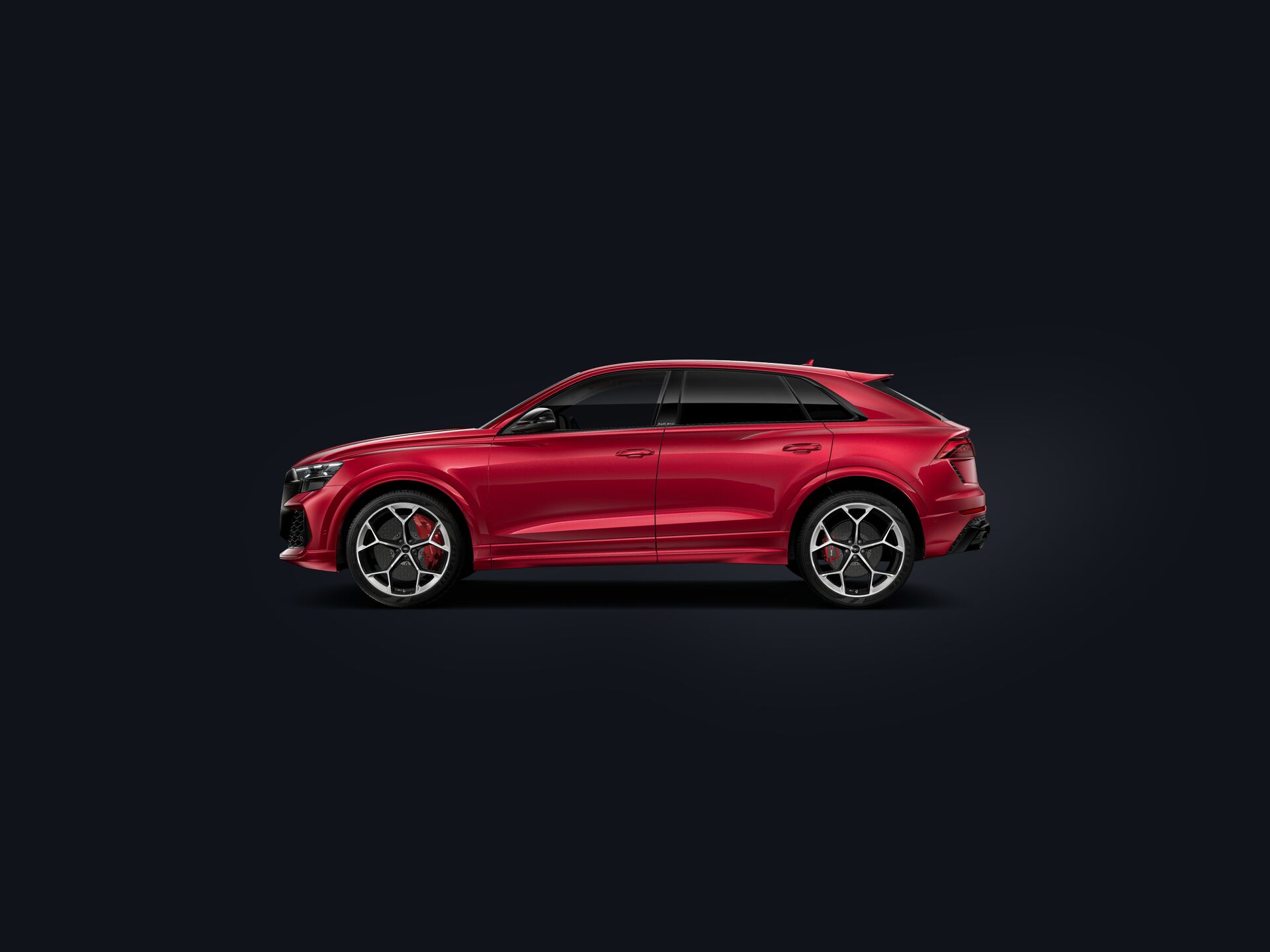 RS Q8 performance side