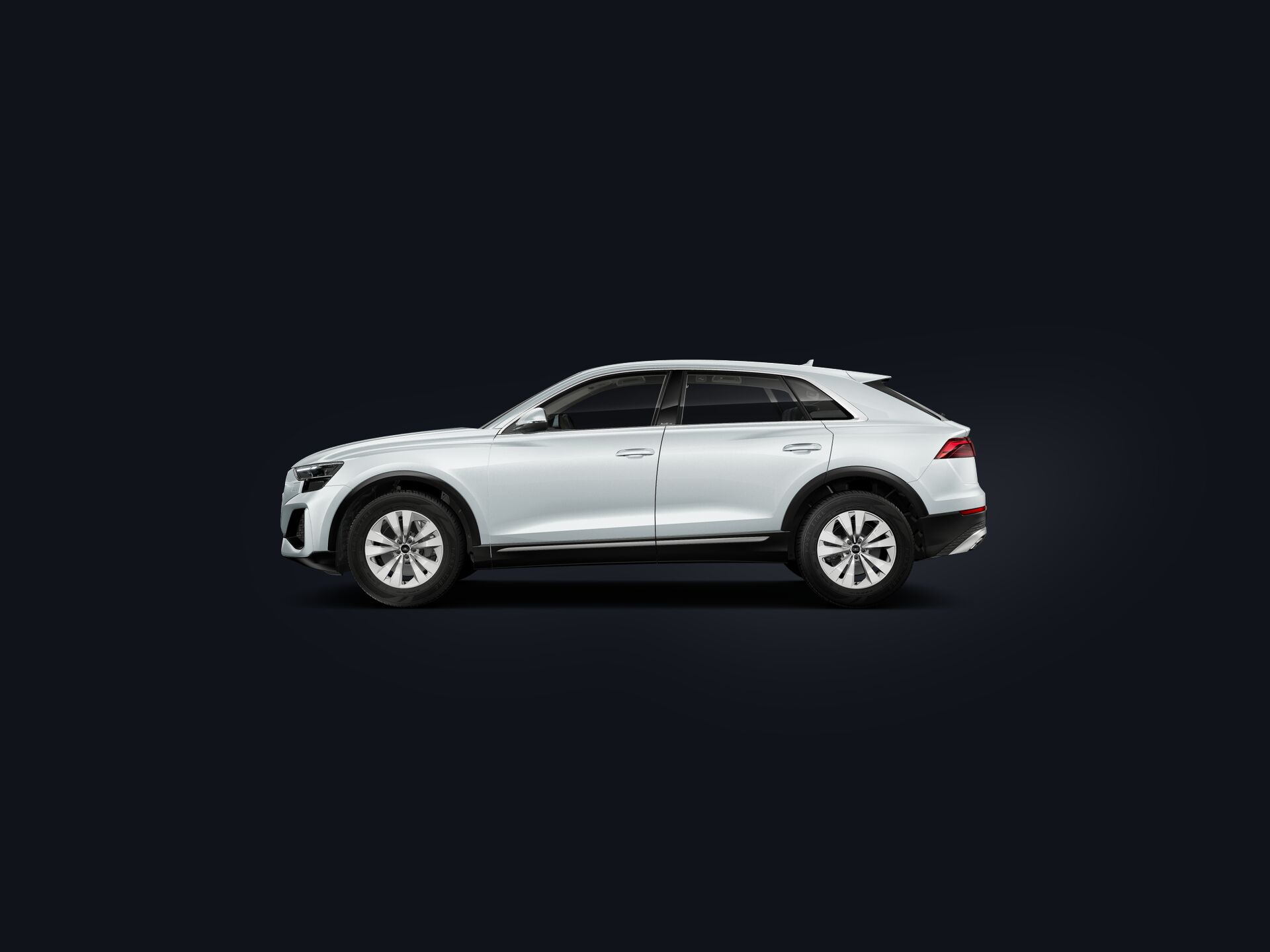 Q8 SUV side