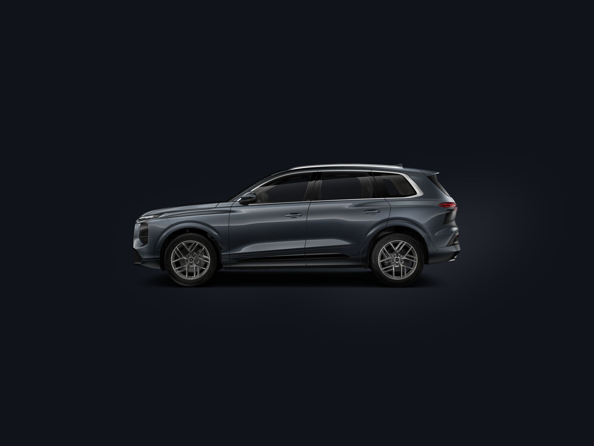 Q7 SUV side