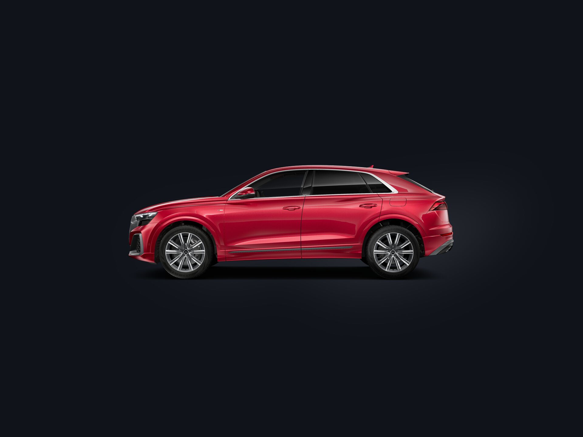 Q8 SUV TFSI e side
