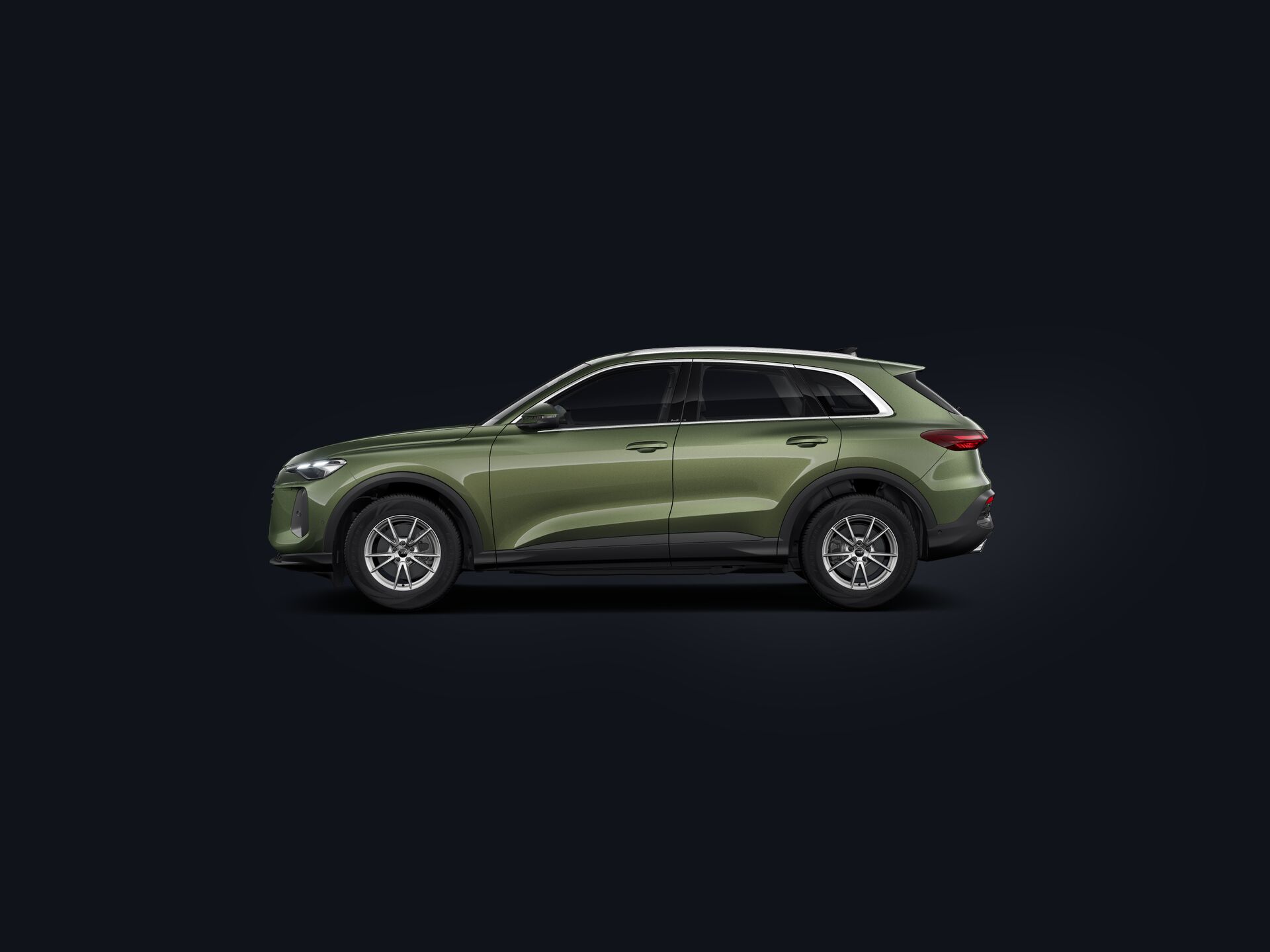 Q5 SUV side