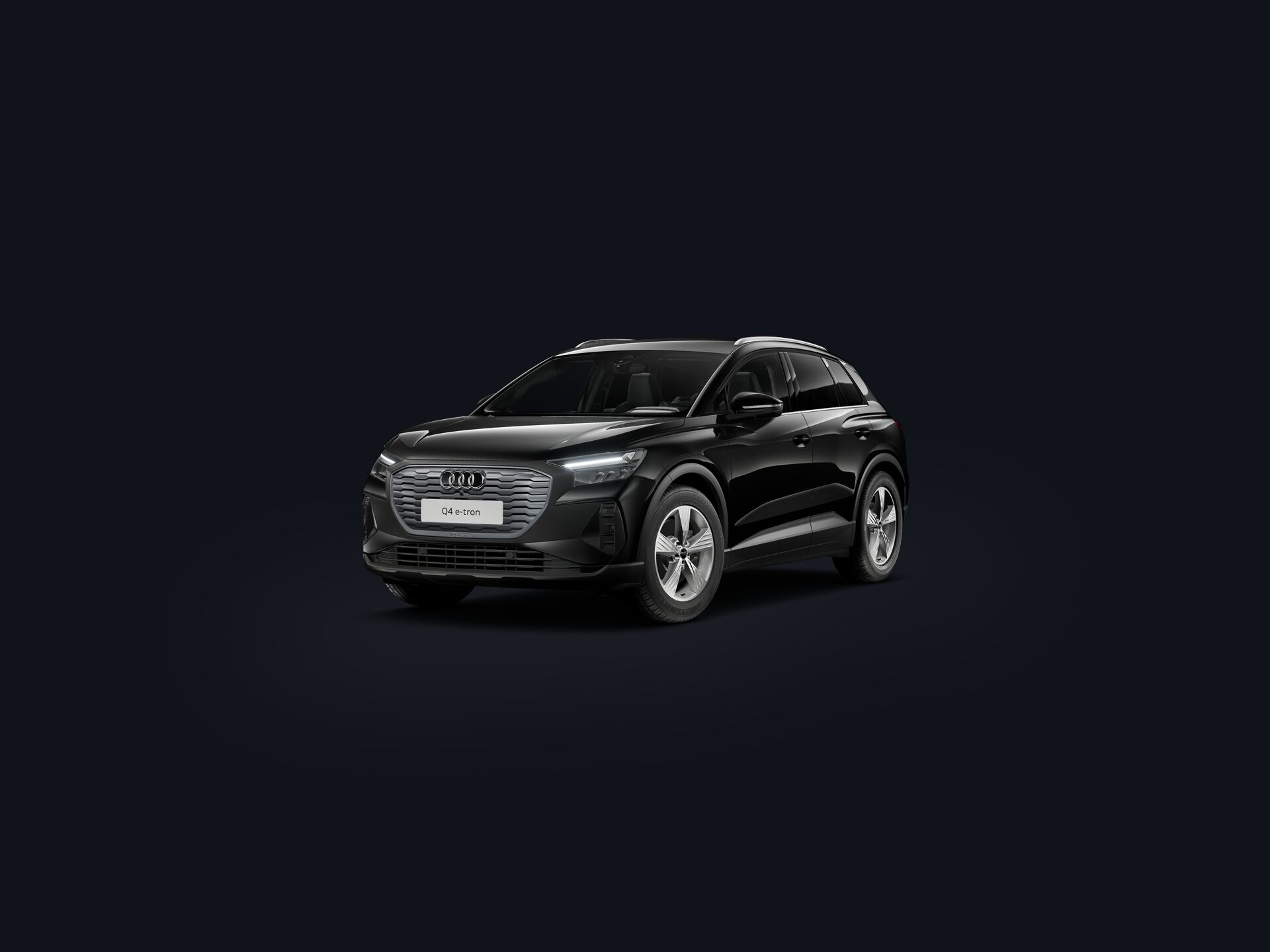 Q4 e-tron 3/4 front