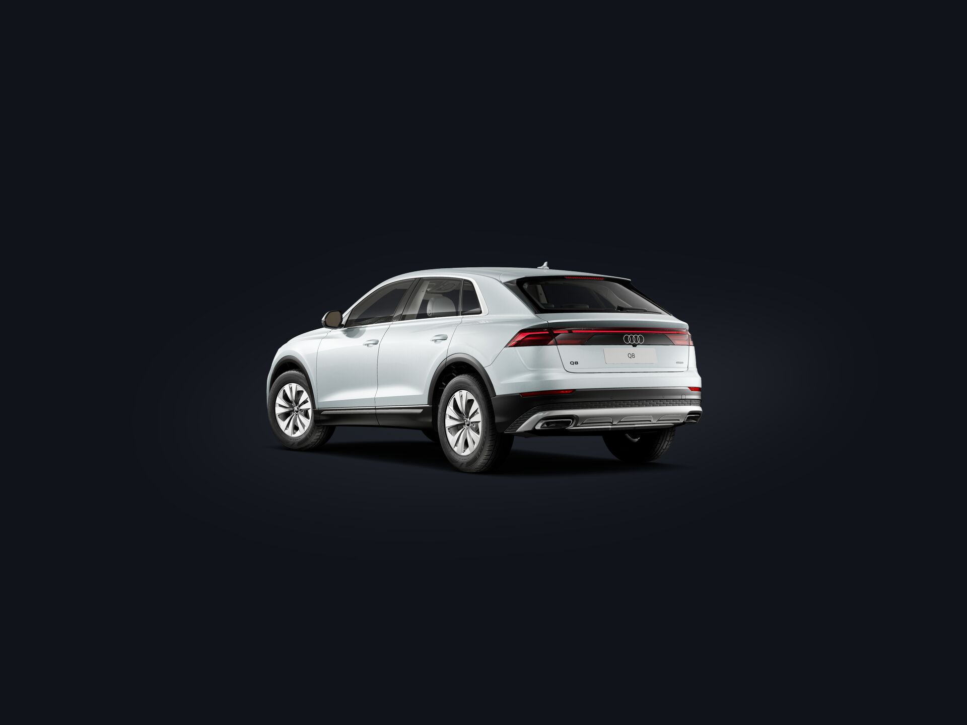 Q8 SUV 3/4 rear