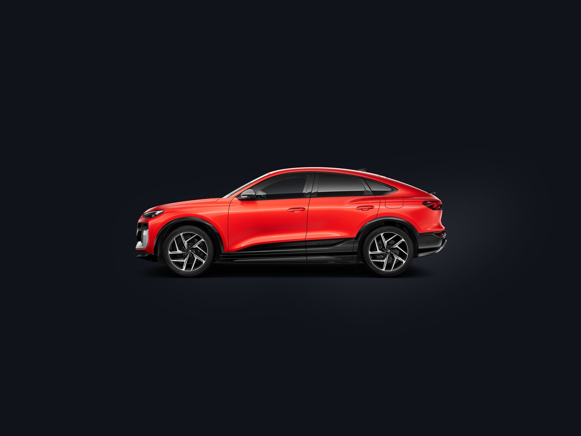 SQ6 Sportback e-tron side