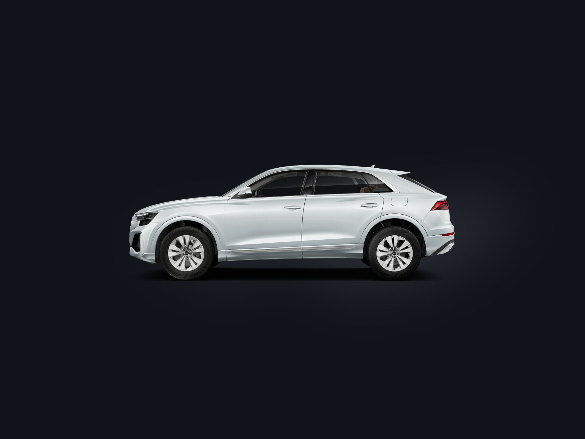 Q8 SUV TFSI e side